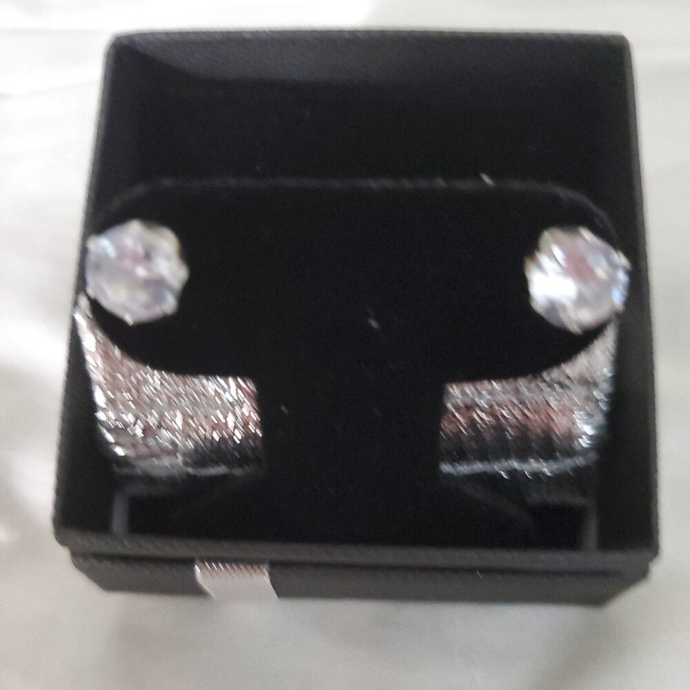 Beautiful stud earrings - Picture 4 of 4